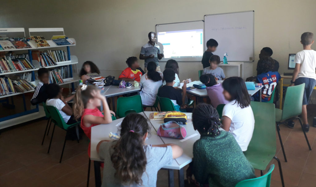 La mission de l’école élémentaire est de développer le plaisir d’apprendre, et de faire de l’école un lieu d’autonomie, d’acquisition des savoirs fondamentaux et de pratique des langues étrangères.