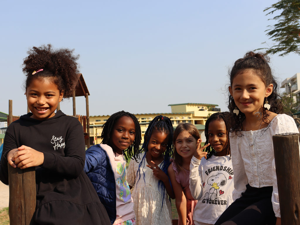 À l'issue de l'école élémentaire, le collège marque l'entrée des élèves dans l'enseignement secondaire. Il est organisé en quatre niveaux de la sixième à la troisième. 