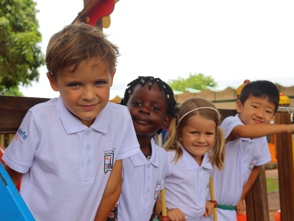 Vous souhaitez que votre enfant suive ses études au Lycée français international Gustave Eiffel. Nous vous remercions de la confiance que vous exprimez ainsi à notre établissement.
L’inscription et l’admission se déroulent en trois étapes.